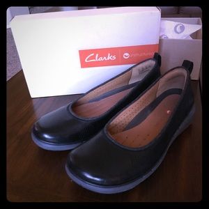 Clark’s Womens Black Leather Elita Flat